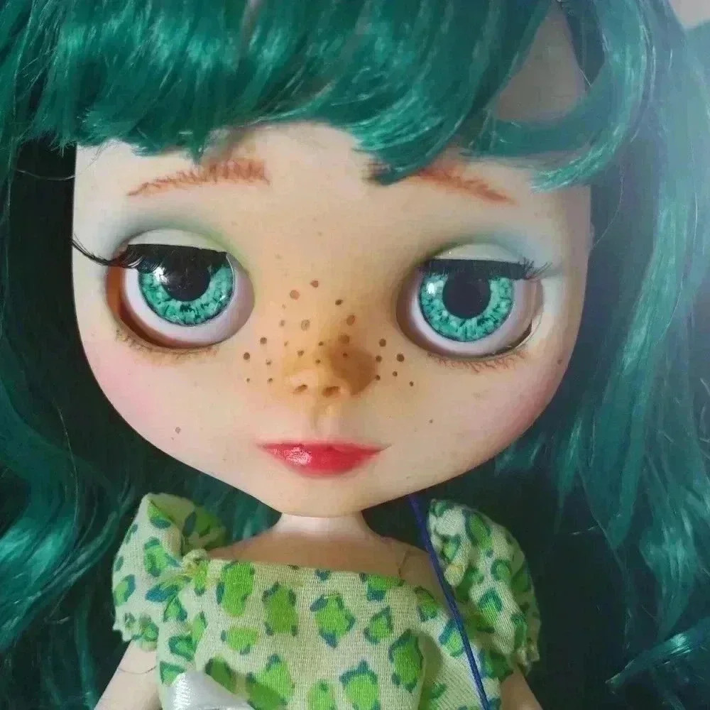 Custom Blythe Doll "Esmeralda" - Picture 3 of 12